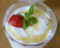 Joghurt mit Erdbeeren