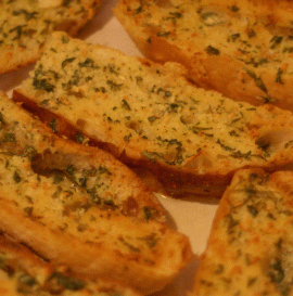 leckeres Brot mit Knoblauchbutter