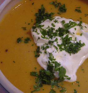 Linsensuppe mit Topinambur und Ingwer